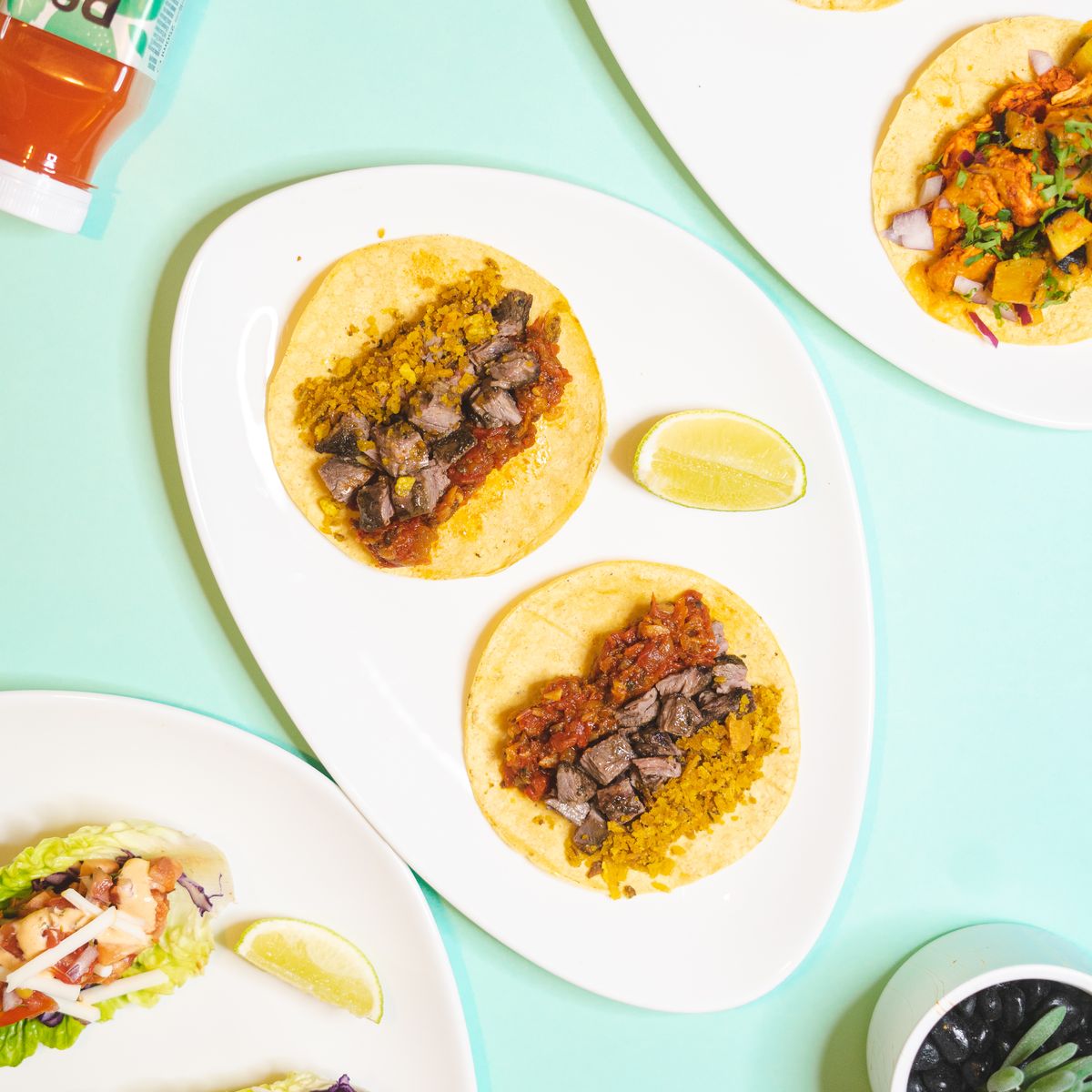 Tacos al pastor recién servidos